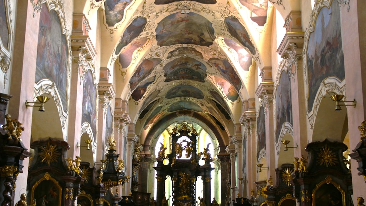 A church with a very high ceiling and many wooden pews